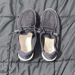 These are a size 8 pair of black hey dudes that were bought at Buckle